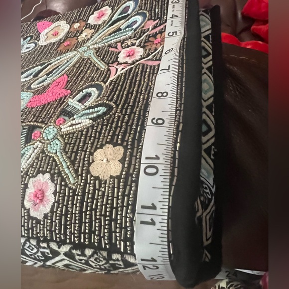 America and beyond crossbody tote is a
perfect addition to your collection. 💕 - Picture 11 of 14